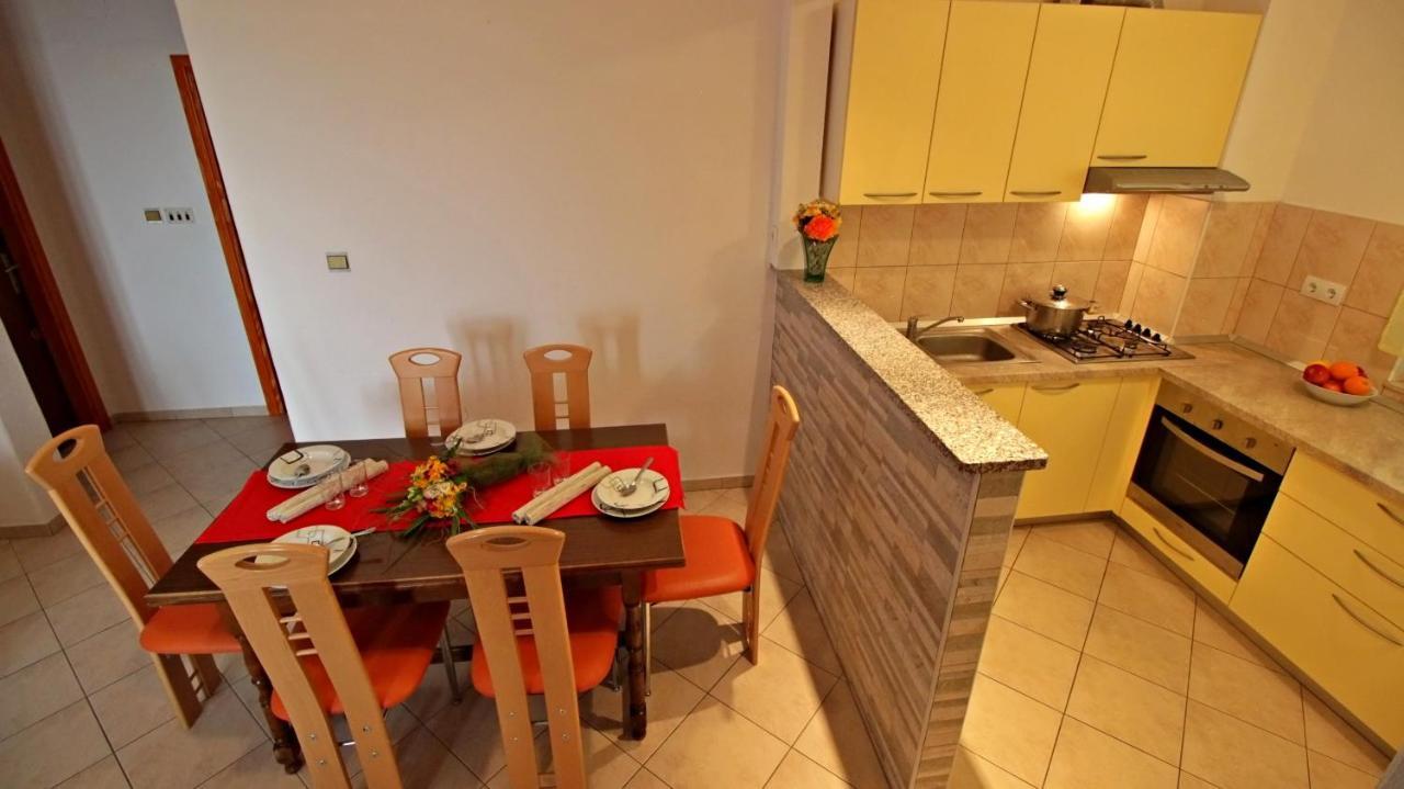 Apartments Iko Omiš Kültér fotó